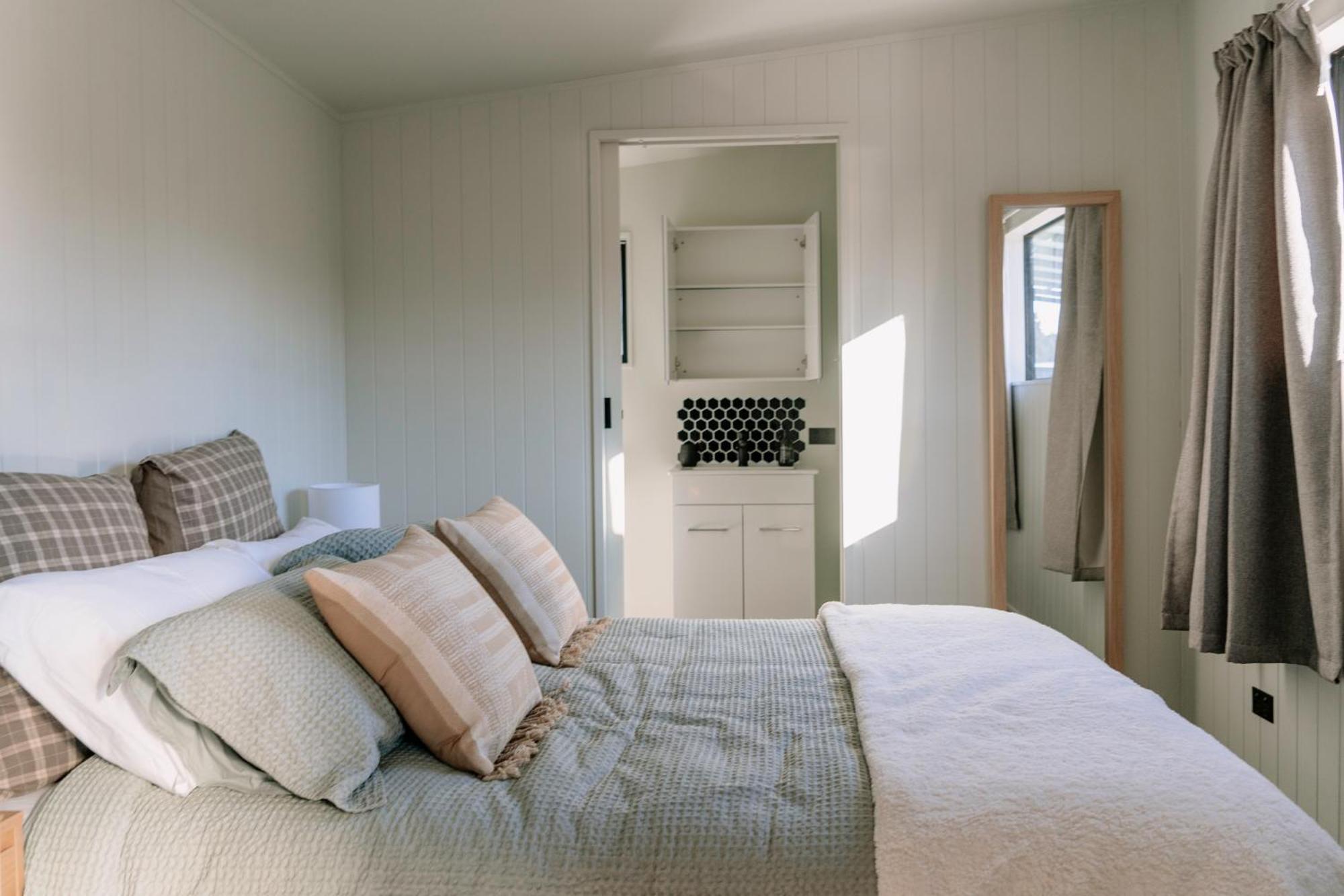 Mountain Cabin - Central, Cosy And Cute With Views Wanaka Eksteriør billede